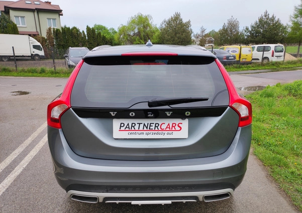 Volvo V60 Cross Country cena 69900 przebieg: 191000, rok produkcji 2017 z Płock małe 254